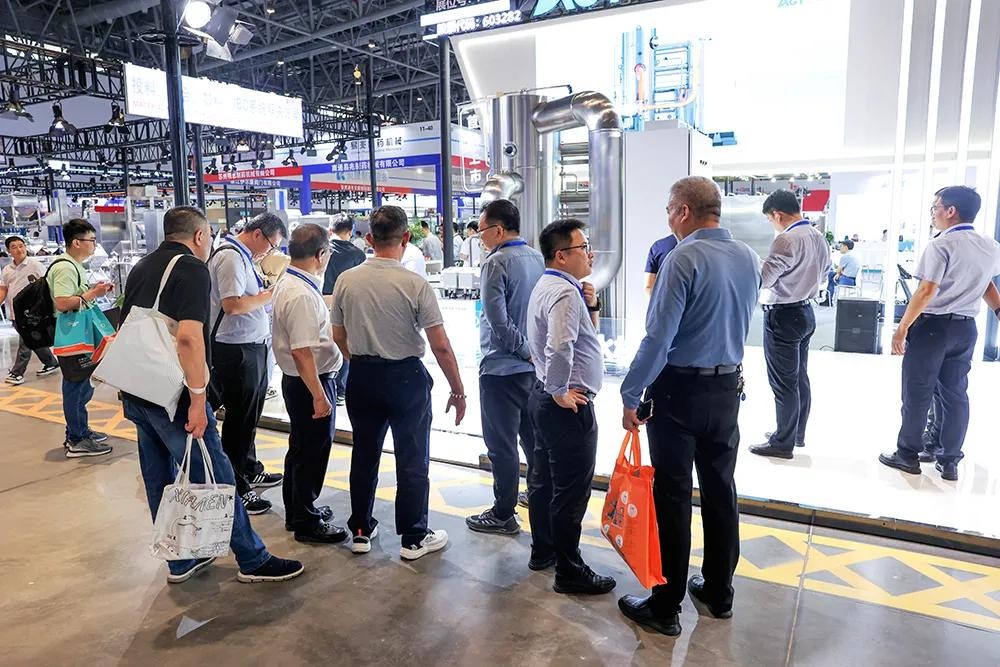 yy易游磁悬浮热压式蒸馏水机吸引了众多客户